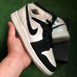 Air Jordan 1 mid GS Diamond shorts size 4y womens 5.5